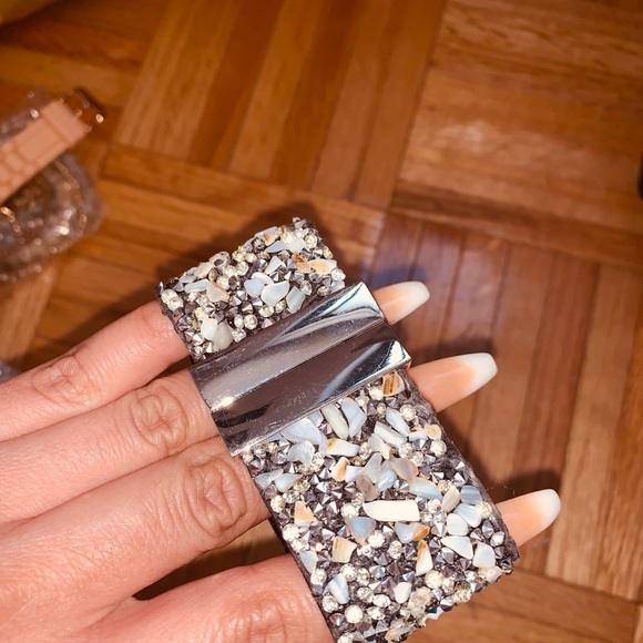 Bracelets - Picture 2 of 6